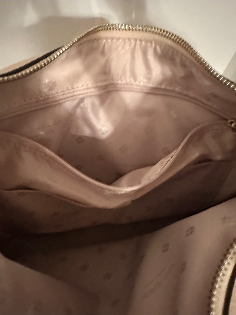 Kate Spade Pebbled Cream Shoulder Bag with adjusted cross body strap - Picture 3 of 6